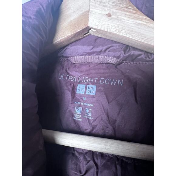 Uniqlo Ultra Light Down Vest Sz M Womens Burgundy Packable Lightweight Puffer - Picture 9 of 10